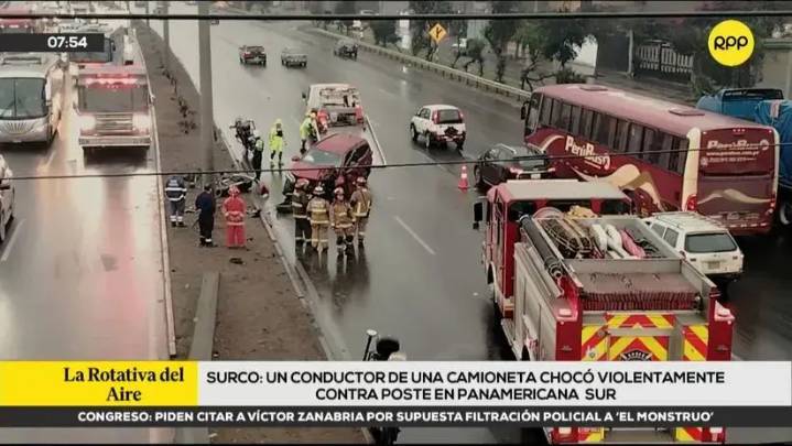Surco: conductor de una camioneta chocó violentamente contra poste en la Panamericana Sur