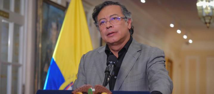 “12 millones de facturas ocultadas para tapar fracaso de la Nueva EPS”: Petro