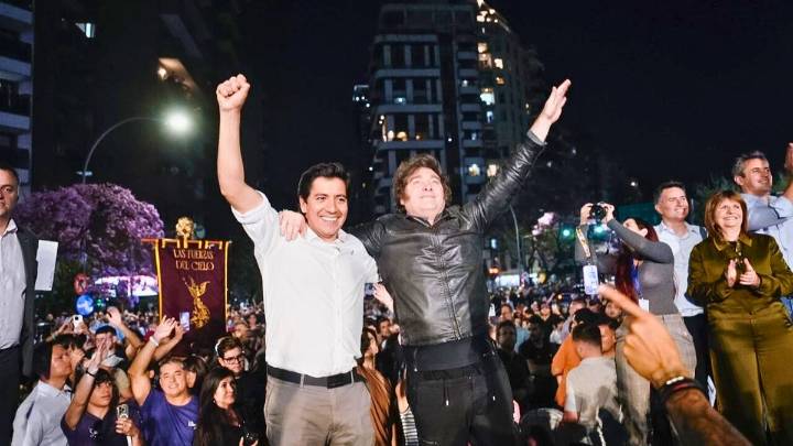 Milei lanzó la campaña en Córdoba y afirmó que los audios contra Karina fueron hechos con IA