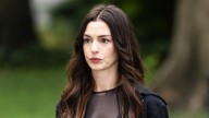 Anne Hathaway detiene una pelea entre paparazzis durante el rodaje de The Devil Wears Prada 2 en Nueva York