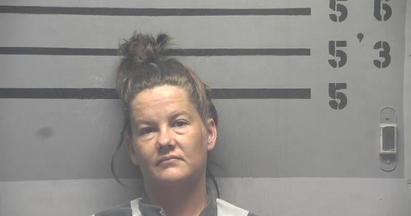 Madisonville woman accused of pulling knife on group of kids