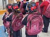 Inician entrega de mochilas y útiles a 270 mil alumnos del nivel básico