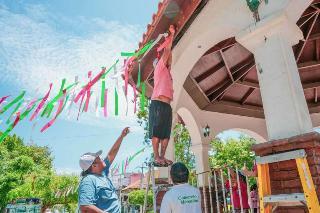 Dan la bienvenida al mes patrio en Huatulco