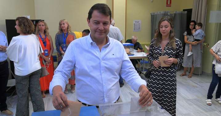 Mañueco fija el 15 de marzo para las elecciones en Castilla y León a la espera de si Sánchez adelanta las generales