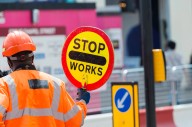 Conductor golpea a trabajador de construcción en Huntersville