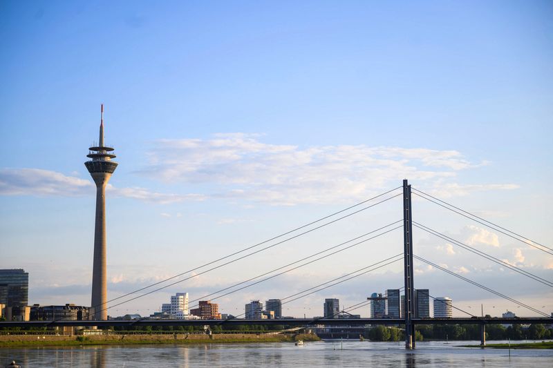 Euro zone investor morale unexpectedly plunges in September