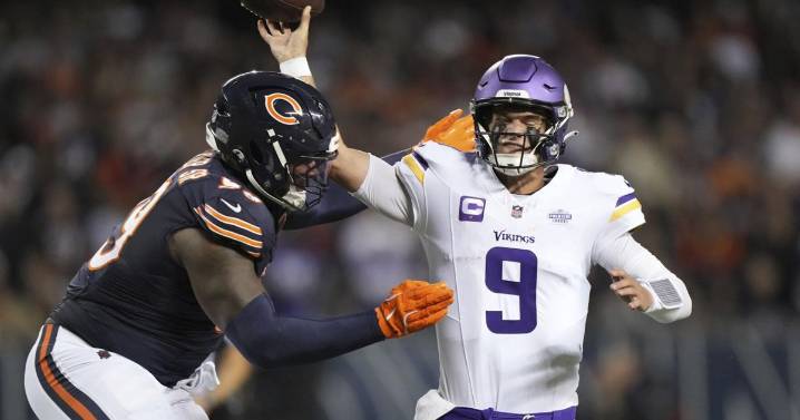 J.J. McCarthy comes on strong down stretch in debut as Vikings beat Bears in opener