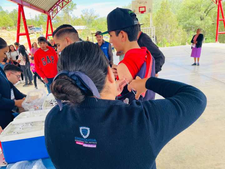 Aplican casi 3 mil vacunas contra sarampión en la Sierra Tarahumara