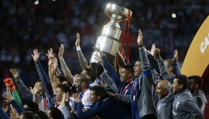 "Todos contra todos": así sería el nuevo torneo que asoma como "salvavidas" del fútbol chileno