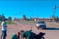 Dos jóvenes fueron hospitalizadas tras un choque entre moto y camioneta