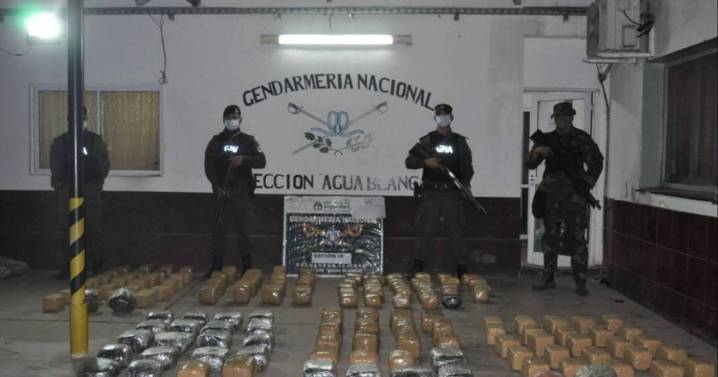 Secuestran 175 kilos de marihuana y detienen a cuatro narcos en la selva de Aguas Blancas