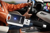 Android Auto o CarPlay sin líos de cables en el coche con este adaptador inalámbrico superventas por menos de 60 euros