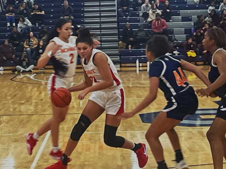 Top girls prep basketball standouts make college commitments
