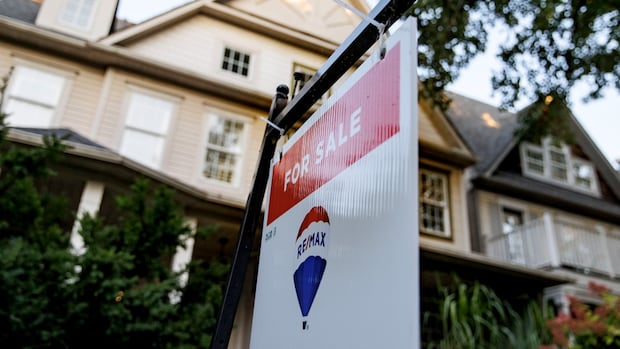 Bank of Canada lowers interest rate to 2.5% in first cut since March