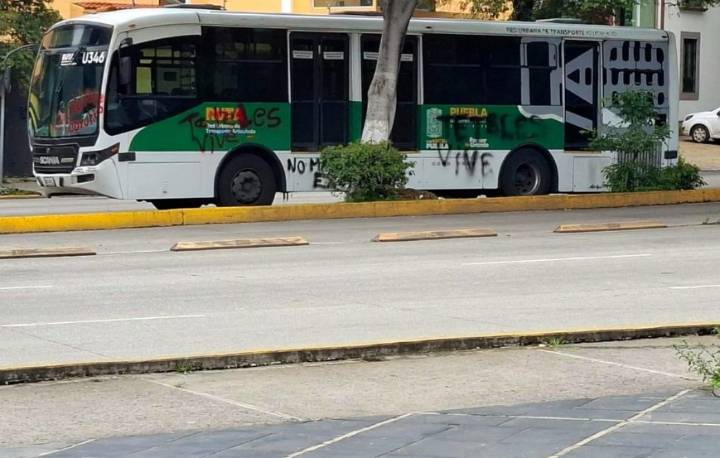 Vandalismo afecta tres unidades de la Línea 3 de RUTA en Puebla
