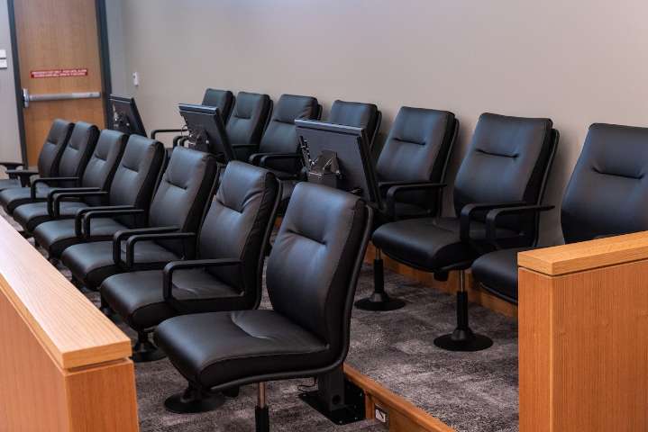Barber stabbed with own scissors days after bar fight, D.A. says. Trial underway for defendant