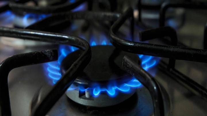 Por incrementos en el precio del gas, grandes industrias colombianas trasladarían producción a otros países en 2026