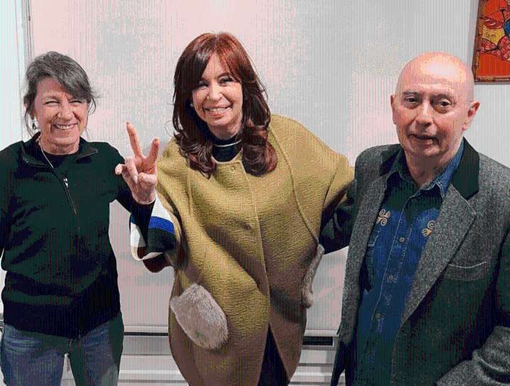 Con una foto de Cristina y el Indio Solari, Máximo Kirchner llamó a «votar...