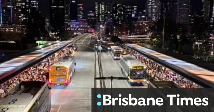 Riverfire spectators face crowd crushes, huge delays on trains and buses