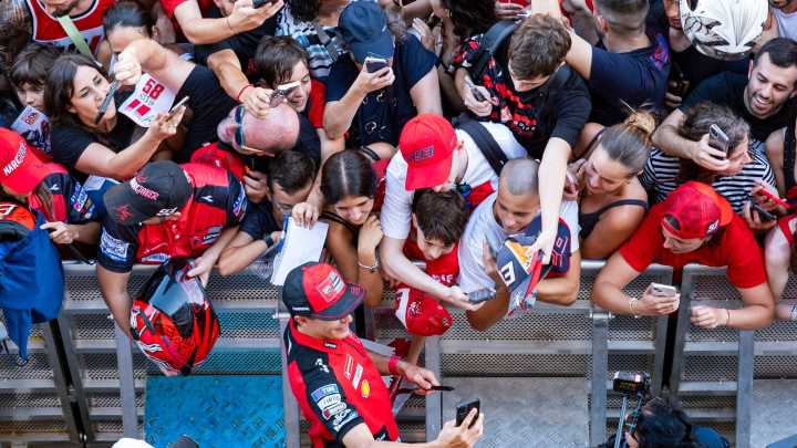 La euforia por MotoGP sigue al alza: Montmeló resiste al verano y la afición llenará las gradas