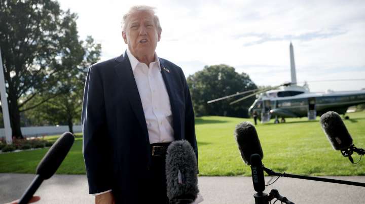 Trump's Former Lawyer Turns Against Him & Puts His Oversized Ego On Blast
