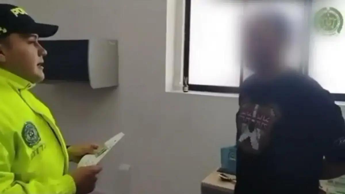 Cuatro policías activos y uno retirado, capturados por presuntos vínculos con el contrabando: cobraban entre 5 y 40 millones por omitir controles