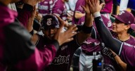 Tomateros de Culiacán vencen y empatan a Charros en La Paz