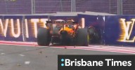 Disaster as Piastri hits the wall