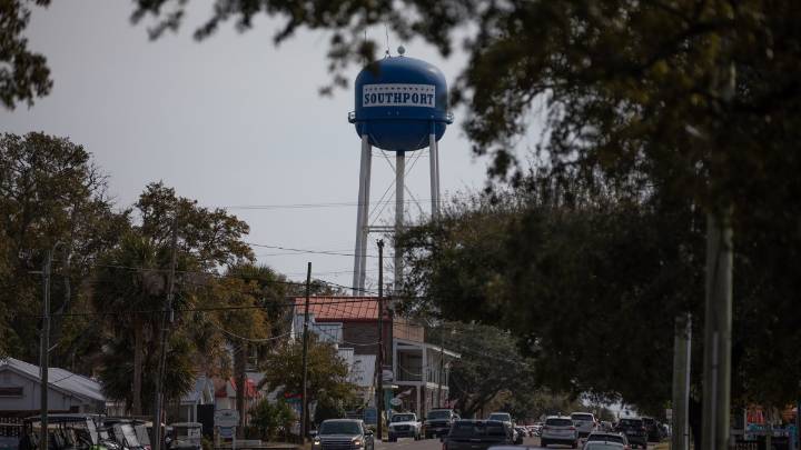 At least 3 dead in shooting at North Carolina waterfront bar