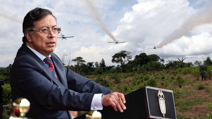 Petro abrió debate sobre fumigación aérea previo a informe sobre certificación de Colombia: “La alternativa no puede ser envenenar campesinos”