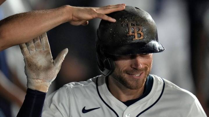 Lowe hits 30th homer as Rays beat Red Sox 7