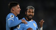 ¡Mazazo en Montevideo! Rodrigo Aguirre adelanta a Uruguay frente a Perú [VIDEO] La Celeste se puso arriba en el marcador con un cabezazo de Rodrigo Aguirre a los 14 minutos del primer tiempo. El equip