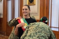 Presume Sheinbaum banda presidencial que usará en el Grito