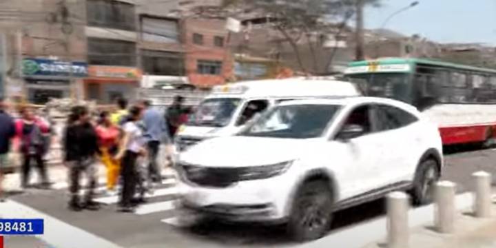 Comas: Combi pirata atropella a anciano en Comas y vecinos exigen semáforos en la zona