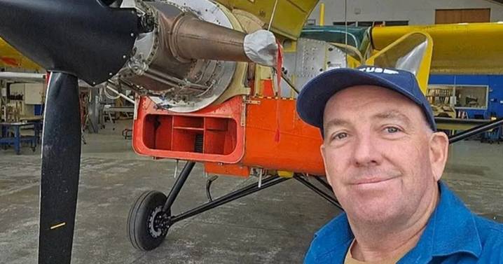 Skydivers jump out of plane moments before it crashes and kills pilot