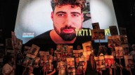 Un video difundido por Hamas muestra a 2 rehenes en un vehículo en Gaza, a 700 días del inicio de la guerra