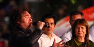 Tras otra semana adversa, el Gobierno oscila entre el contraataque y la victimización para paliar la crisis
