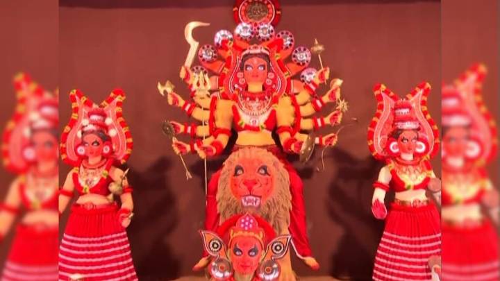 Kolkata Durga Puja Pandal showcases Kerala-inspired Theyyam theme, draws huge crowd
