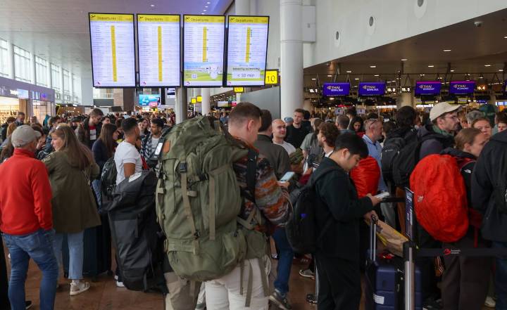 Continúan por segundo día las cancelaciones de vuelos en el aeropuerto de Bruselas por el ciberataque
