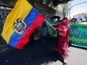 Un manifestante muerto y 17 militares secuestrados tras una jornada de violentas protestas en Ecuador
