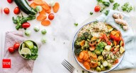 How eating salad before meals improves health, controls blood sugar, and aids weight management