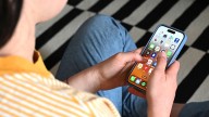 Sacudiendo el celular puede acceder a descuentos en importante cadena de tiendas. Así funciona la curiosa App que ya está al aire