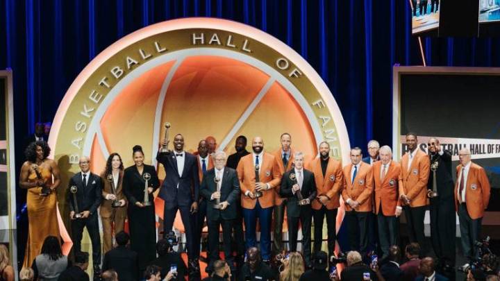 Carmelo Anthony, Dwight Howard y el equipo olímpico de 2008 brillan en su ingreso al Salón de la Fama del Baloncesto