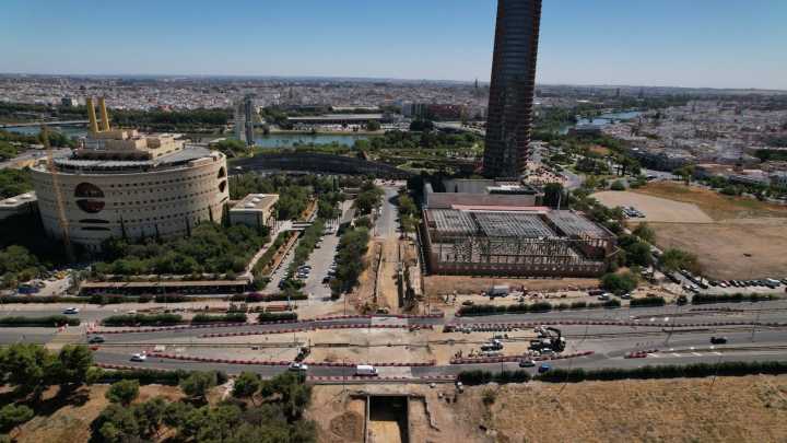 Las obras del carril BUS-VAO del Aljarafe superan el 50% de ejecución: reabre la avenida de Carlos III