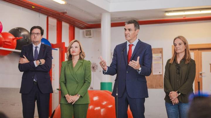 Sánchez anuncia una ley que rebajará las horas lectivas del profesorado