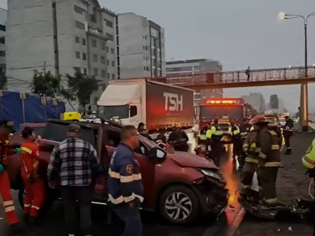 Surco: conductor queda atrapado y herido tras violento choque en la Panamericana Sur