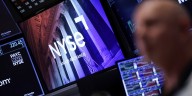 Después de la euforia en los mercados, hubo fuerte toma de ganancias para los activos argentinos y el dólar se mantuvo estable