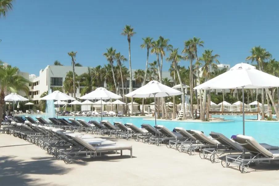Hoteles de Los Cabos refuerzan protocolos sísmicos tras recientes temblores