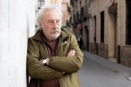 El viaje de Julio Llamazares en busca de las huellas de su padre en el Stalingrado español: "La Guerra Civil sigue planeando, basta mirar al Congreso a diario"