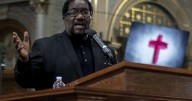 Chicago churches urge calm resistance ahead of expected federal intervention